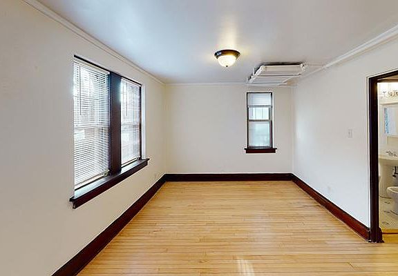 4th image of 1026 E Pleasant St #3-003