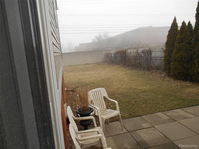 1440 W Elmwood Ave — Photo 24