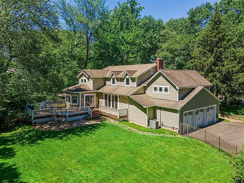 2nd image of 152 Piermont Rd