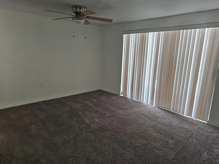 9926 Rainbow Ln — Photo 33