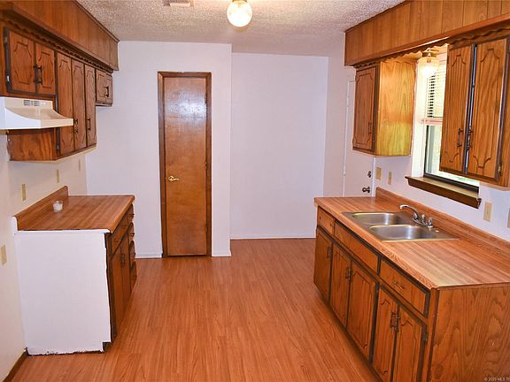4th image of 305 W Rosewood St