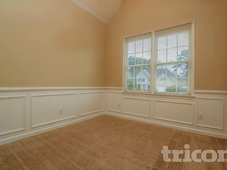 605 Kaylins Ct — Photo 3