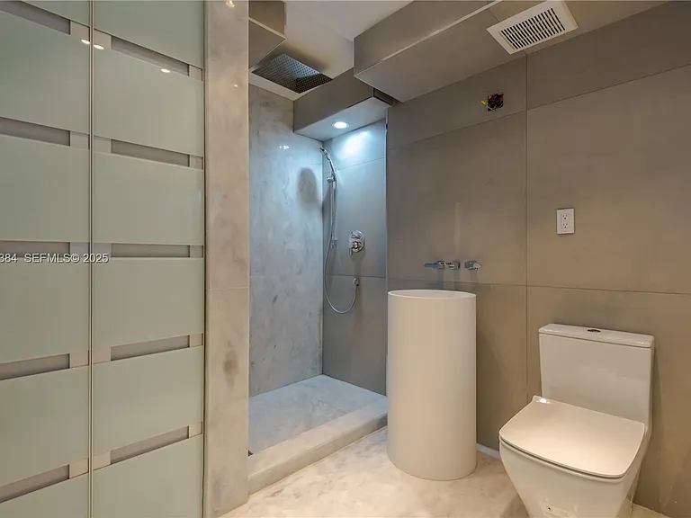 6423 Collins Ave #304 — Photo 12