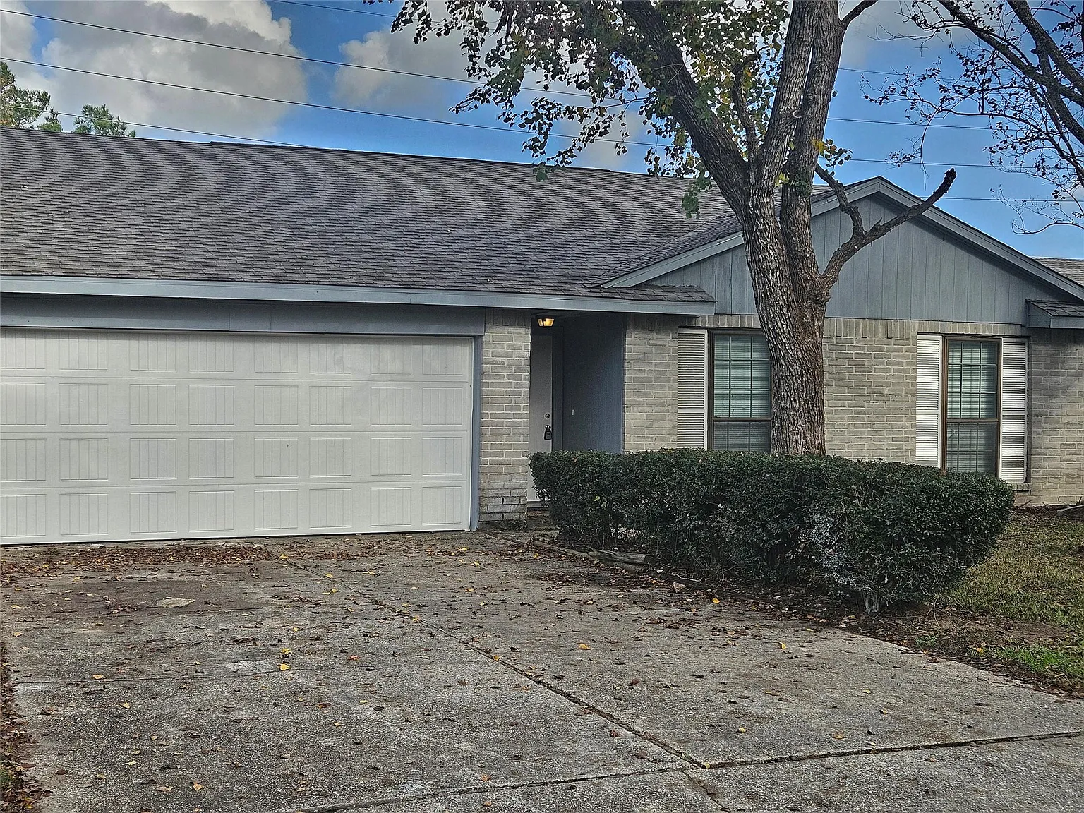 4 bed, 2.0 bath, 1362 sqft, $2,000 — Photo 2
