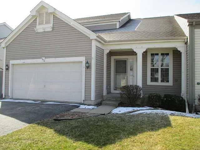 1873 Barnhill Dr photo 1