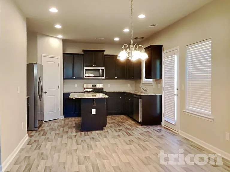 228 Arbor Dr — Photo 3