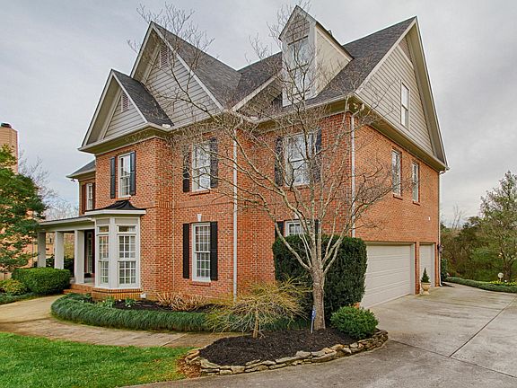 2nd image of 1824 Thoreau Ln