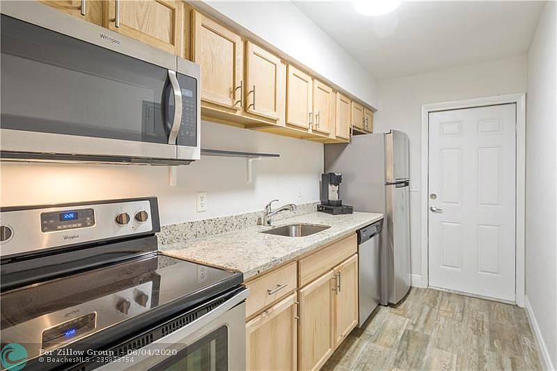 1st image of 823 SE 14th St