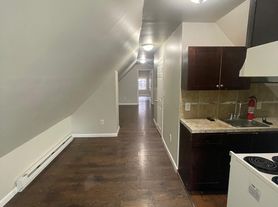 924 E Jersey St, Elizabeth, NJ