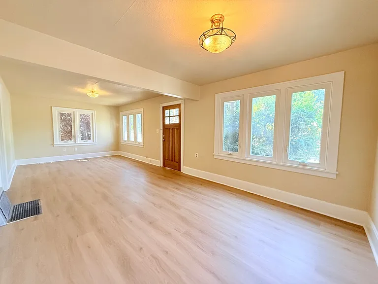 4630 SW 185th Ave — Photo 9