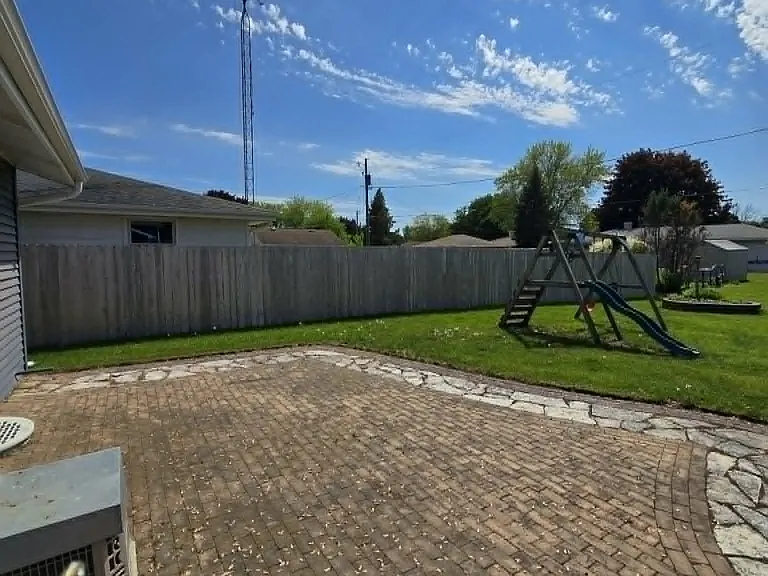 1146 Redwood Ln — Photo 7