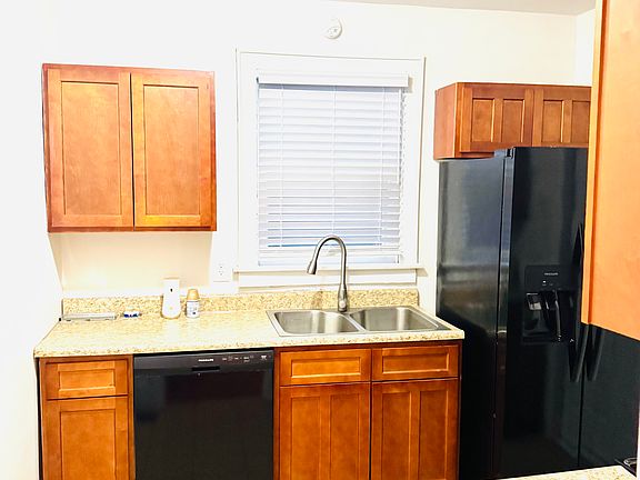 5th image of 111 N Sycamore St #1
