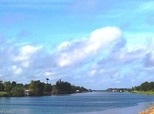 908 Riverside Dr, Moore Haven, FL 33471