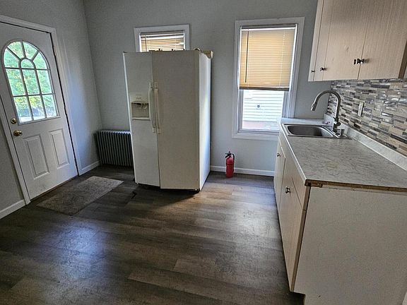 3rd image of 2231 Boulevard Ave