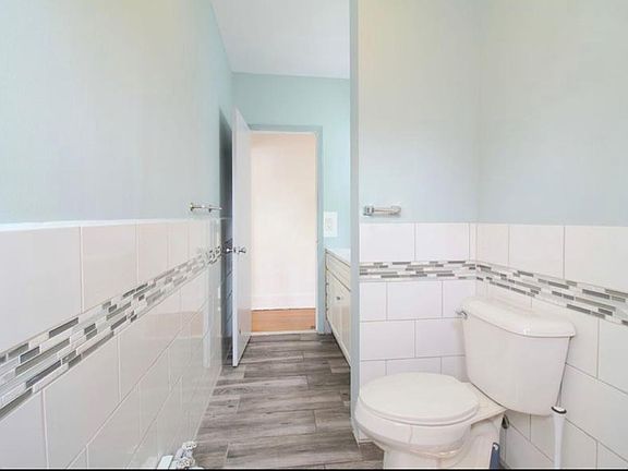 3rd image of 51 Elm St APT 10