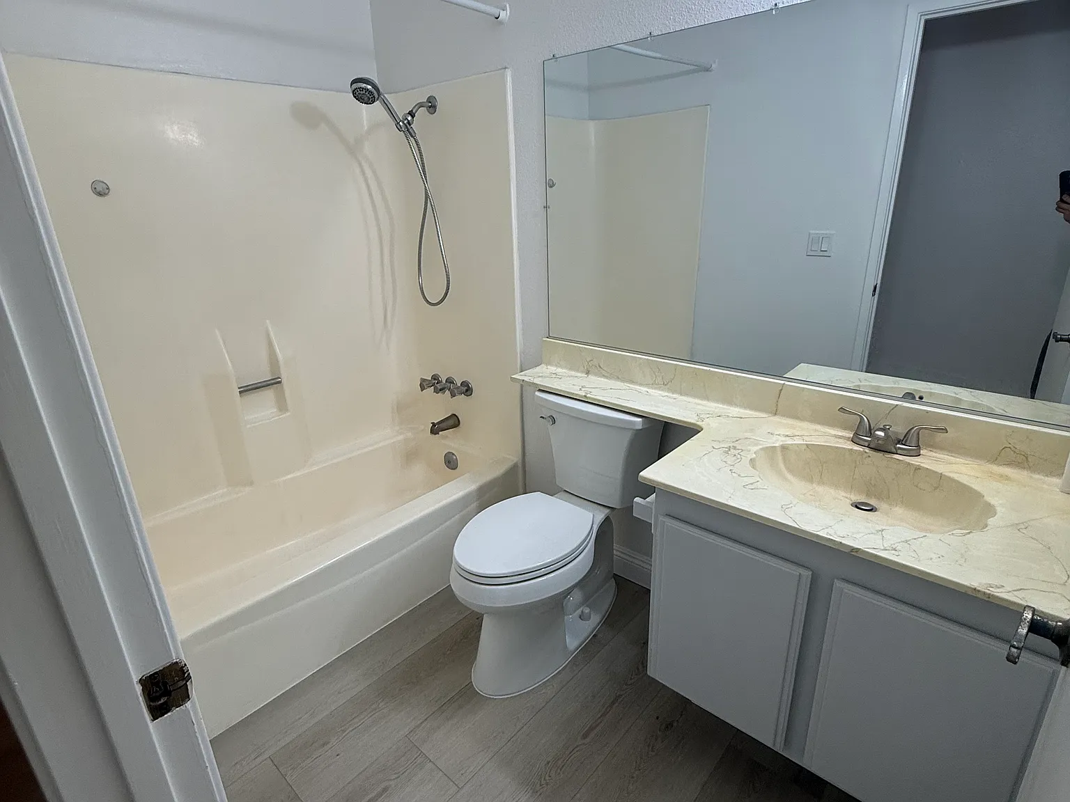 3 bed, 1398 sqft, $2,300 — Photo 3