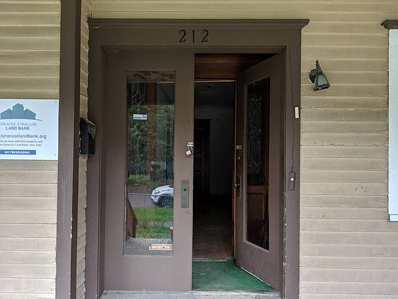 4th image of 212 W Beard Ave