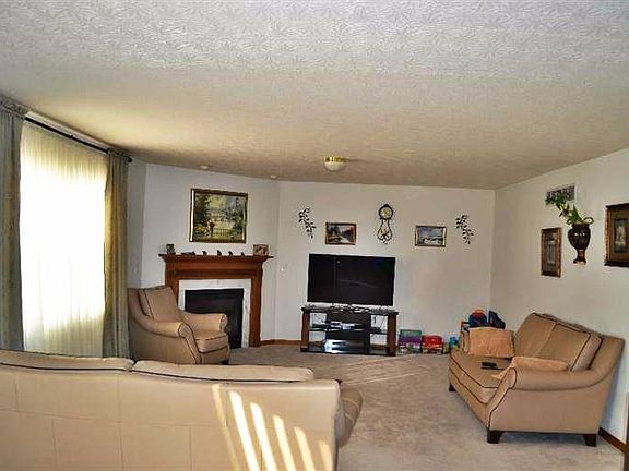 5th image of 7975 Autumn Hill Ct