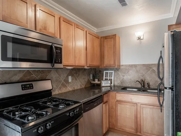 2005 Winnie Dr #5, Bellevue, NE 68005