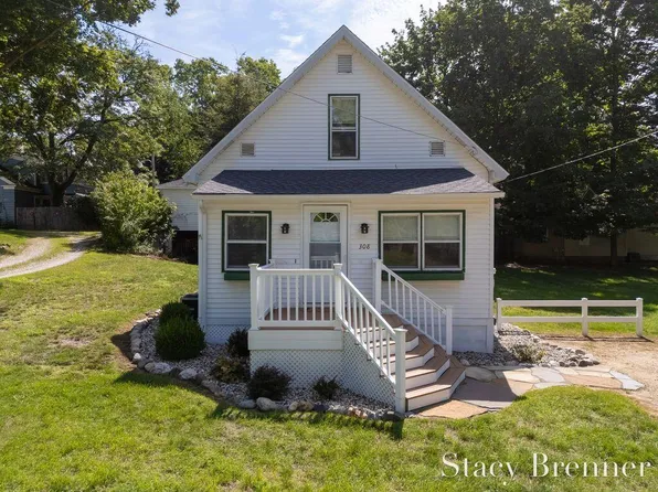 308 4th St, Allegan, MI 49010