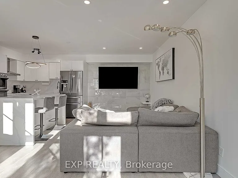 50 E Liberty St #1111 — Photo 5