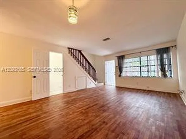 531 NW 103rd Ter, Hollywood, FL