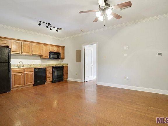 3rd image of 888 S Kenilworth Pkwy APT 3A