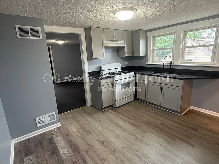 5102 S Mulligan Ave #3 — Photo 2