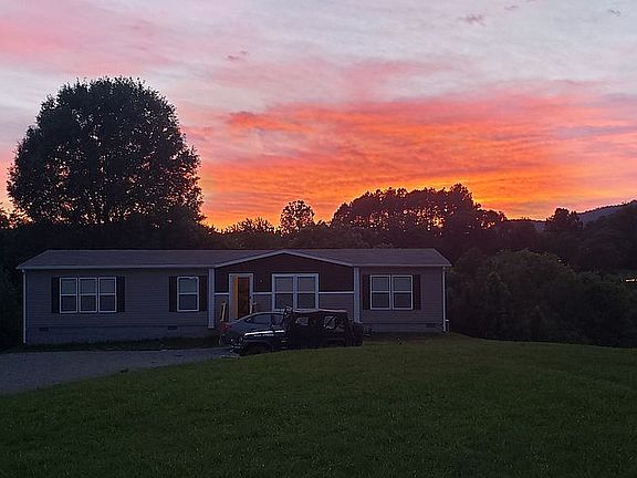 2nd image of 114 Peakswood Dr