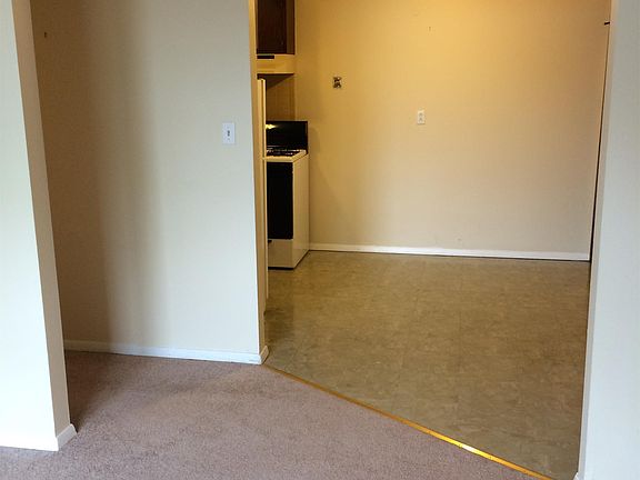 4th image of 578 Taunton Pl APT 3