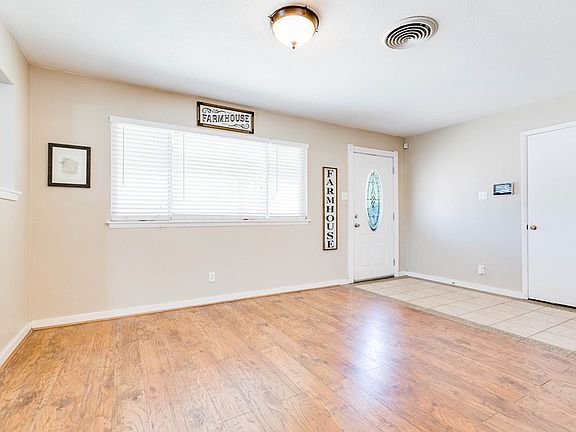 5th image of 3202 S Oxford Dr