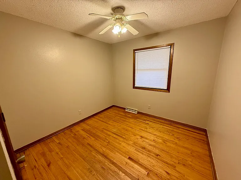 2285 Highview Dr — Photo 8
