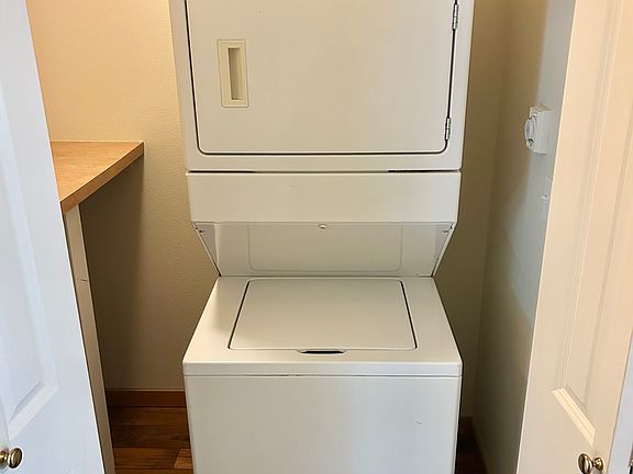 3rd image of 715 11th Ave SE #6