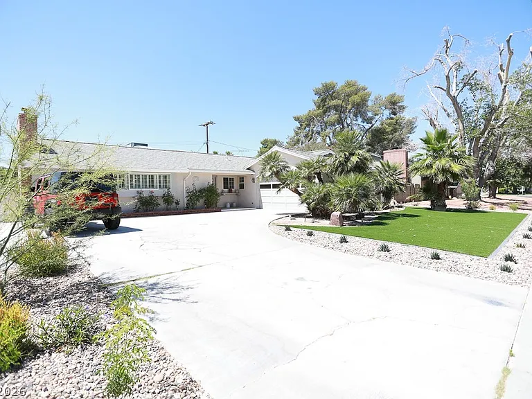 2725 Colanthe Ave — Photo 5