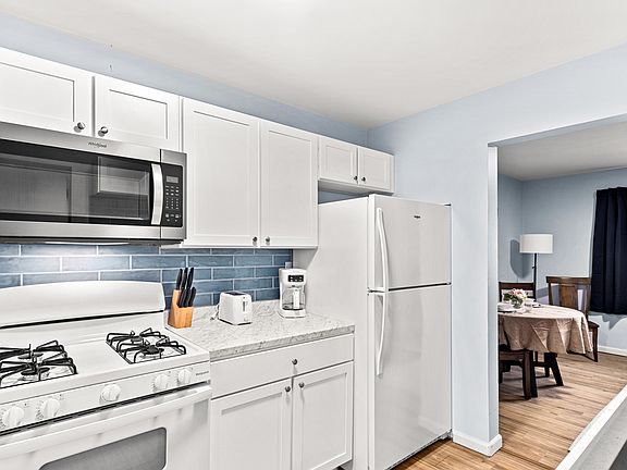 5th image of 205 E Forrest Hill Ave
