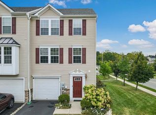2 Gold Rose Ln, Palmer Township, PA 18045