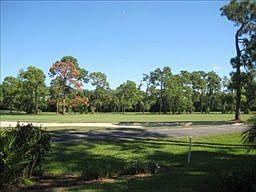 5th image of 715 Wildwood Ln