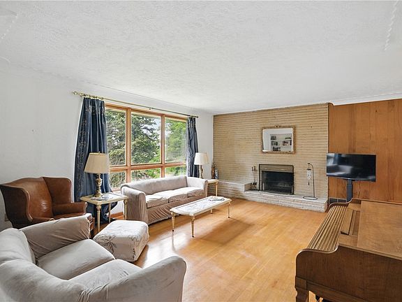 5th image of 1068 Edmundson Dr