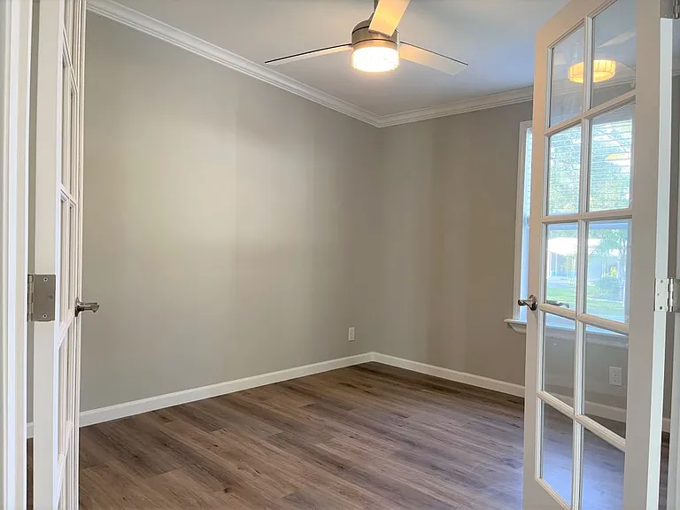 1077 Cloverleaf Cir #1077 — Photo 7