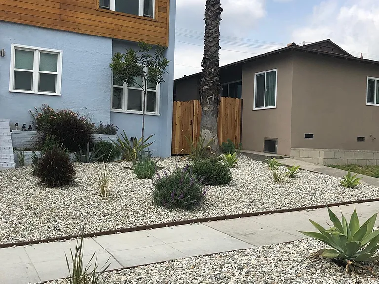 703 E Providencia Ave #204 — Photo 2