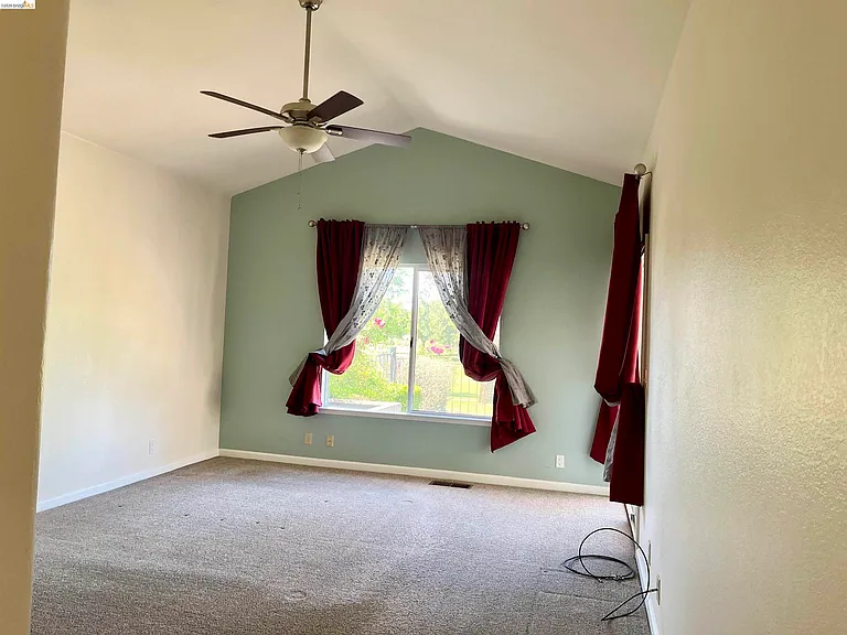 2420 Wayfarer Ct — Photo 2