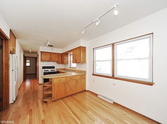 3rd image of 4550 N Karlov Ave