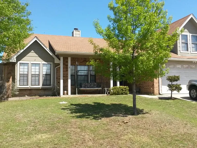 3402 Meadowview Dr — Photo 1