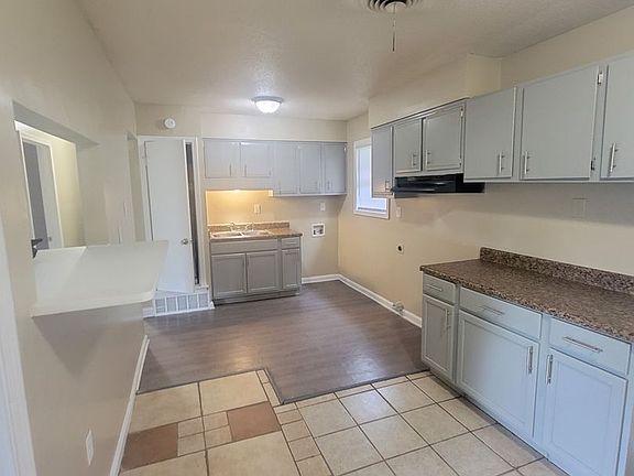 3rd image of 5032 Long Branch Dr