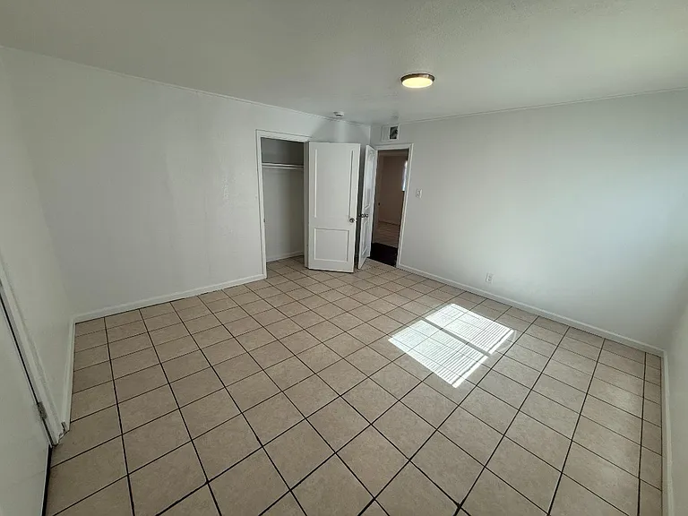 2921 W Moreland St — Photo 21