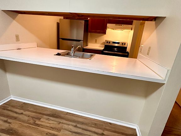 5th image of 44315 Sunnyside Dr APT 204