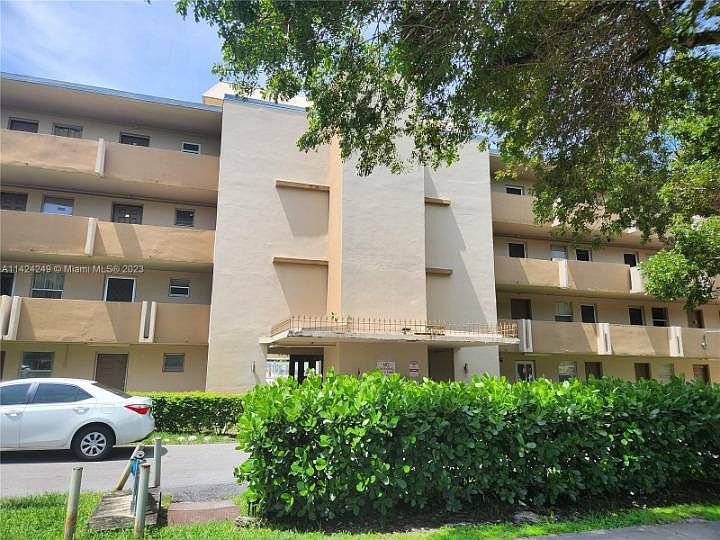 1st image of 1401 NE 191st St #D-306