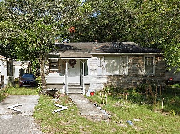 2nd image of 2722 E Surrey Dr