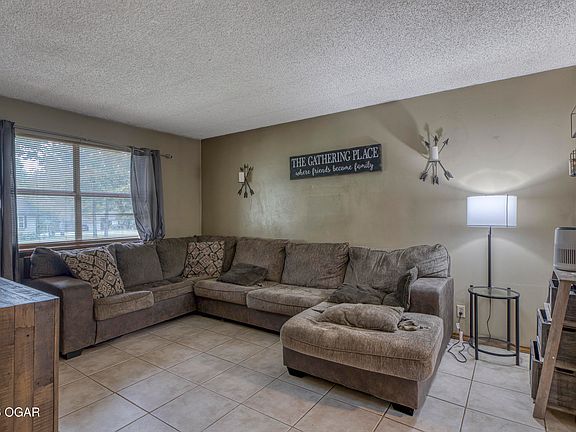 3rd image of 6648 Geneva Dr