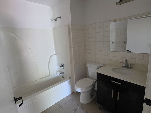 4th image of 604 41st Ave N